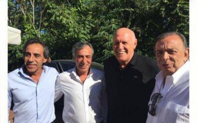 El intendente Humberto Z�ccaro reapareci� en una reuni�n pol�tica en Escobar