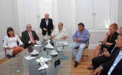 Eugenio Zaffaroni vino a Quilmes a dar una charla