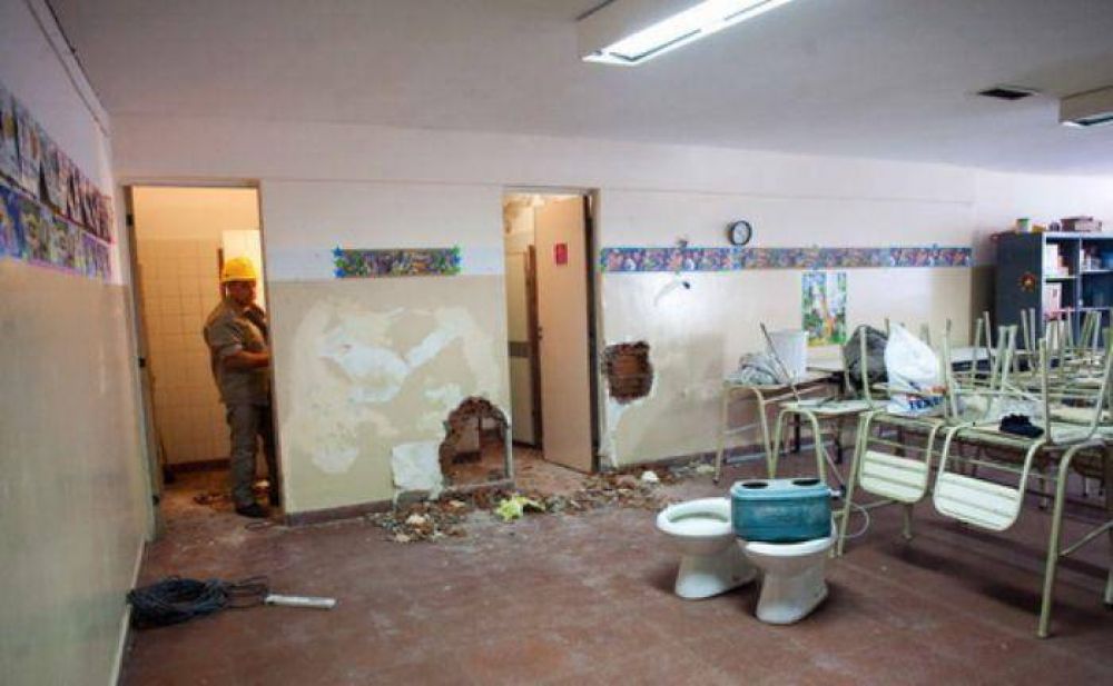 El municipio contin�a con las refacciones en las escuelas municipales y provinciales 