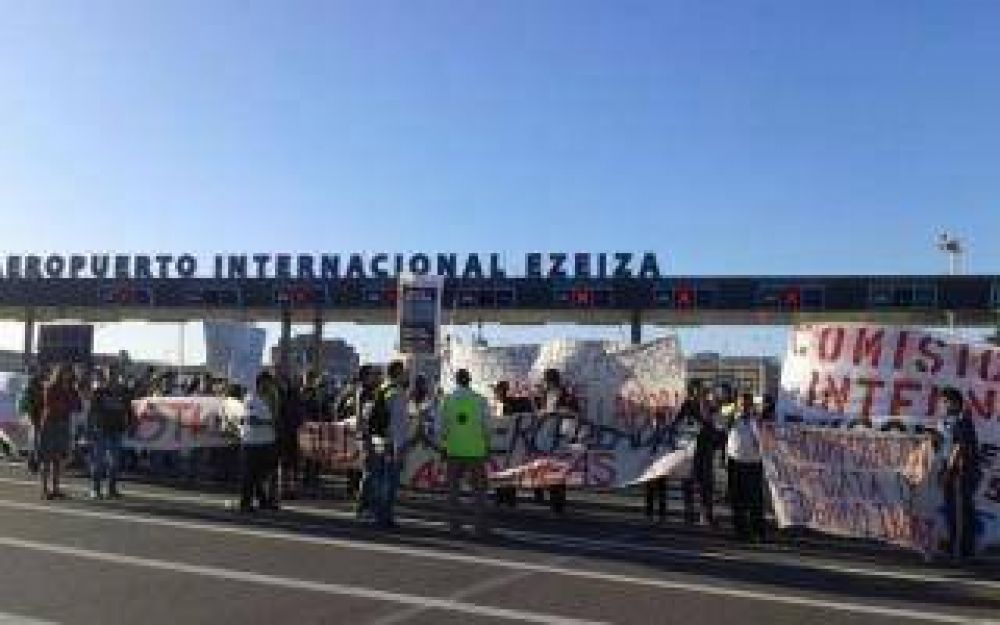 Protesta de trabajadores tercerizados en el aeropuerto de Ezeiza