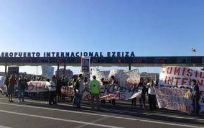 Protesta de trabajadores tercerizados en el aeropuerto de Ezeiza