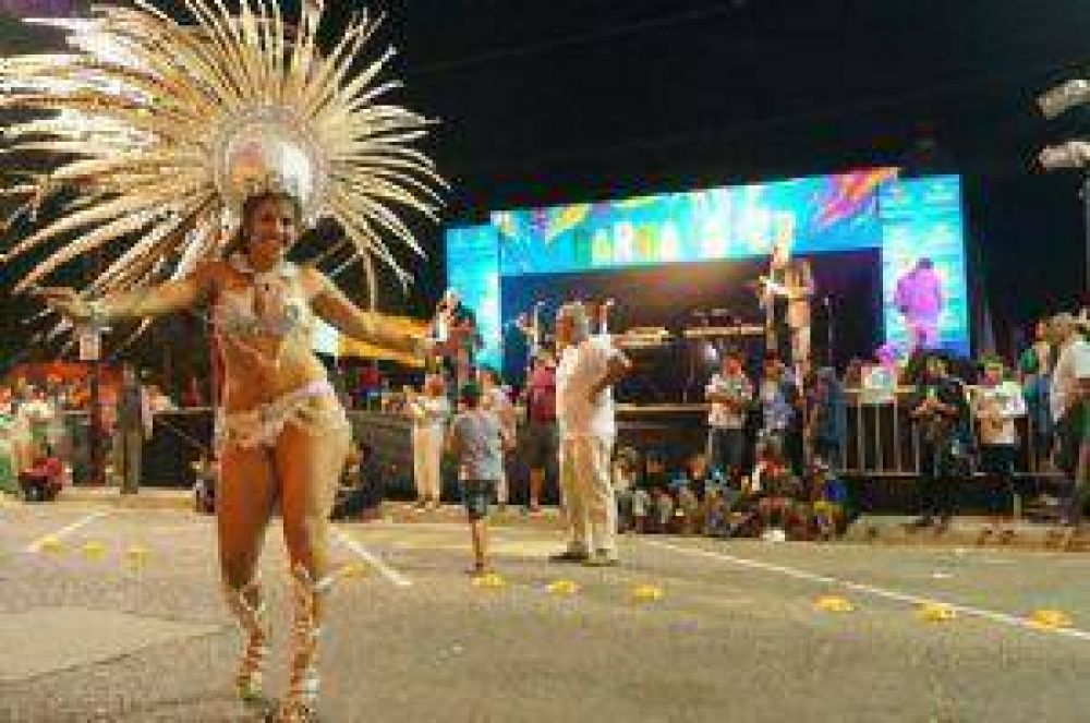 Se dio inicio anoche al Carnaval de Chivilcoy 2015