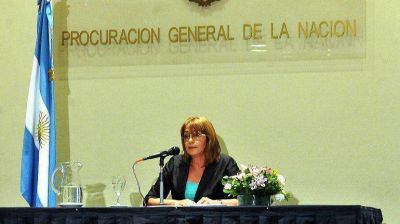Gils Carbó anunció al fiscal que remplazará a Nisman en la UFI-AMIA