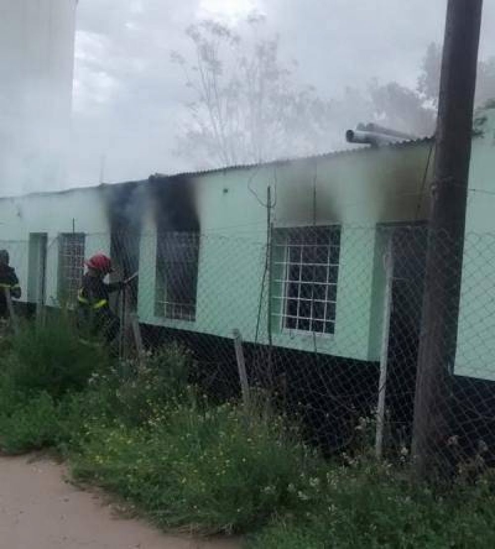 P�rdidas materiales por un incendio en el club Villa Mitre