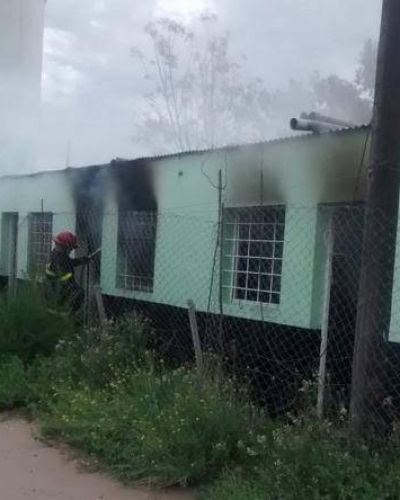 P�rdidas materiales por un incendio en el club Villa Mitre