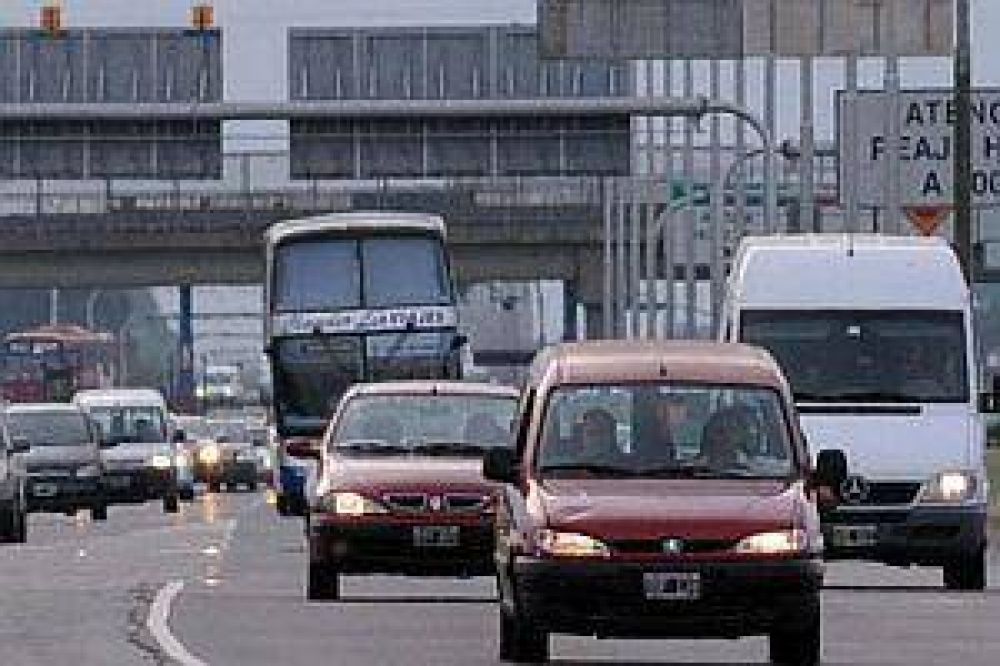Circulan 2.200 autos por hora hacia la Costa