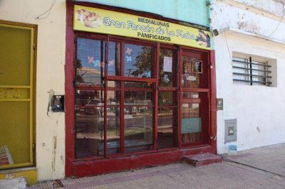 Dieron vuelta una panader�a para llevarse plata y la balanza
