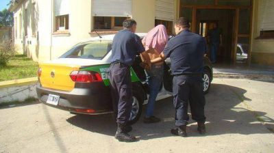Sali� de la cancha y lo asaltaron en su casa