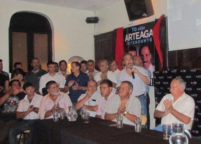 Fuerte acompa�amiento gremial a Arteaga