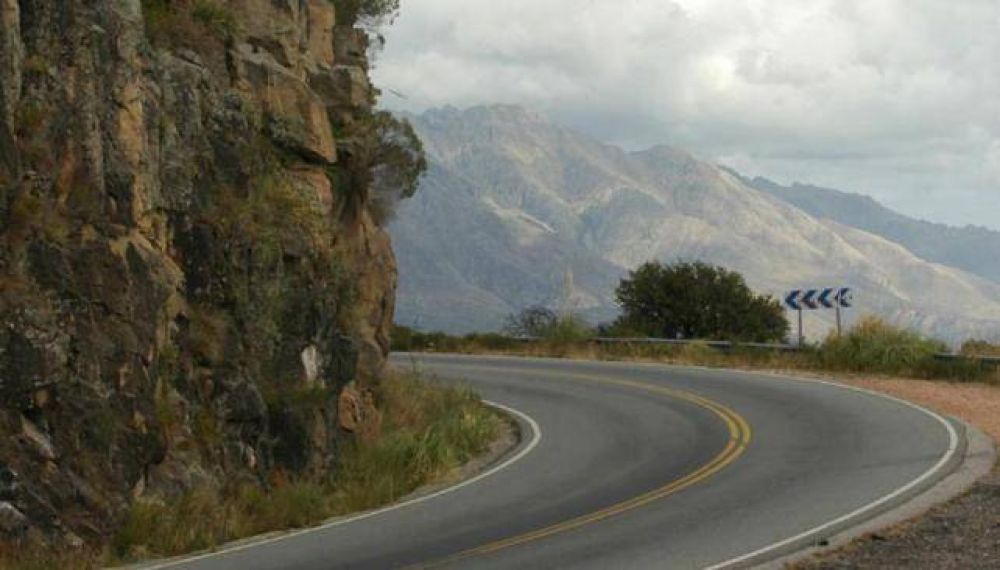 Tres muertos al desbarrancarse un auto en las Altas Cumbres
