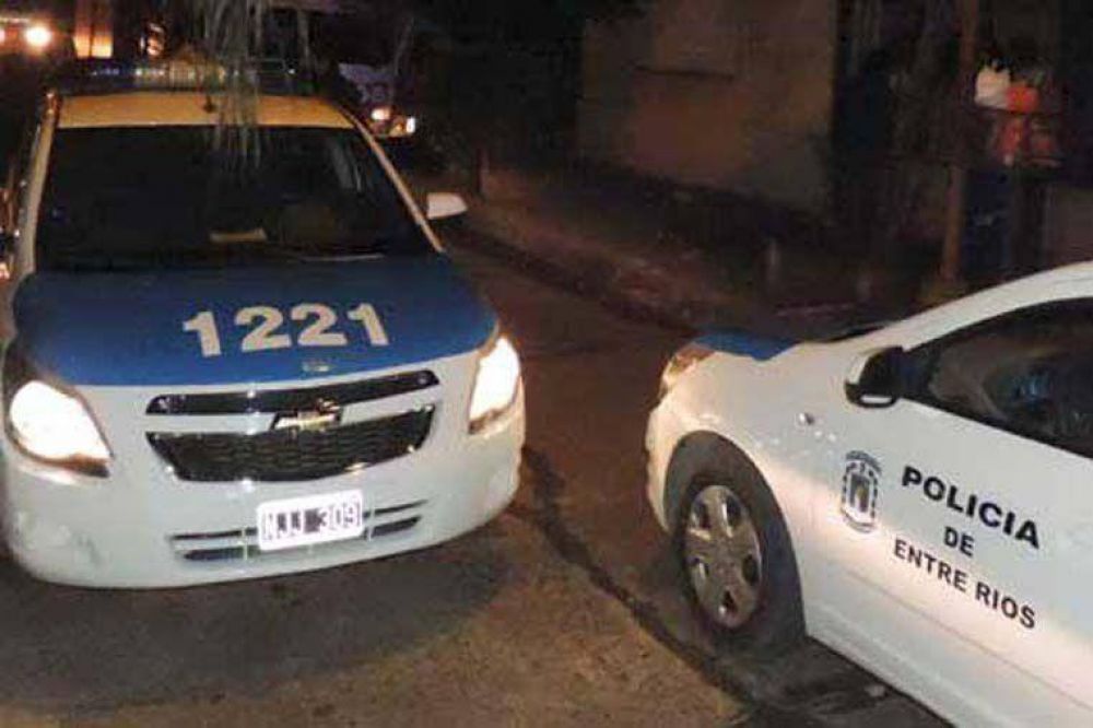 Atac� a su familia, a un vecino y a un polic�a
