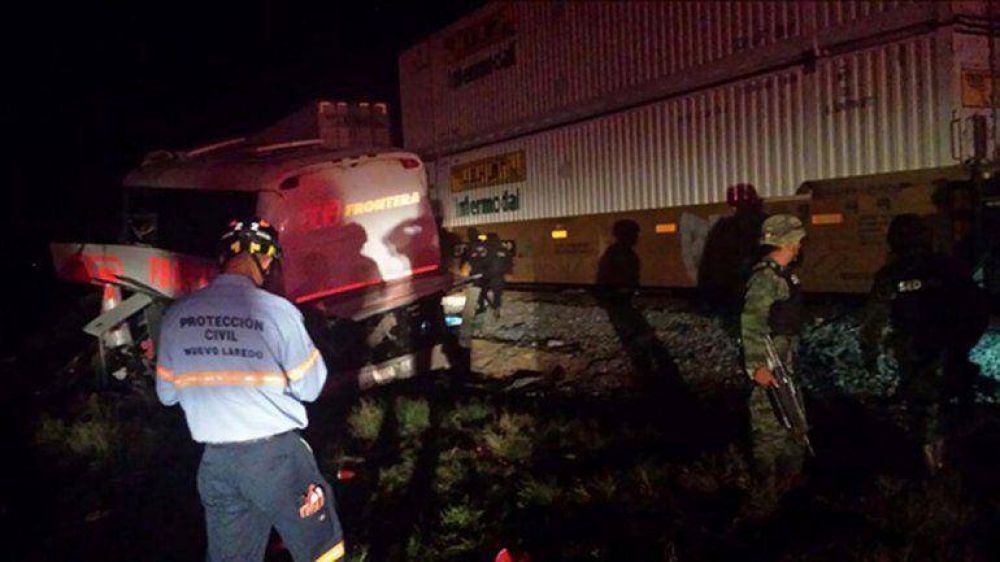 Choque de tren y autob�s en M�xico: 18 muertos y 30 heridos