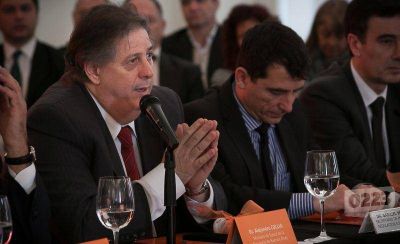 Estatizaci�n del Emhsa: �Normalicemos las prestaciones del Pami y despu�s vemos�