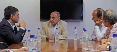 Vicente L�pez firm� un convenio con la Universidad de San Mart�n 