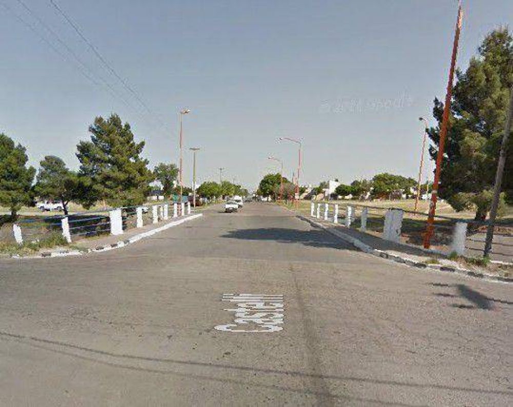 Dos heridos en un fuerte choque sobre el puente de calle Castelli