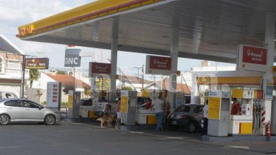 Ladrones asaltaron y le robaron dinero al playero de una estaci�n de servicio