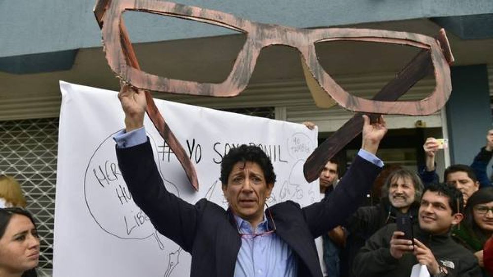 Correa vuelve a usar la ley de medios contra un caricaturista cr�tico
