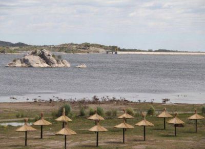 Vamos a la playa: una nueva moda en los diques de San Luis
