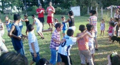 Recolectan �tiles escolares para escuelas inundadas