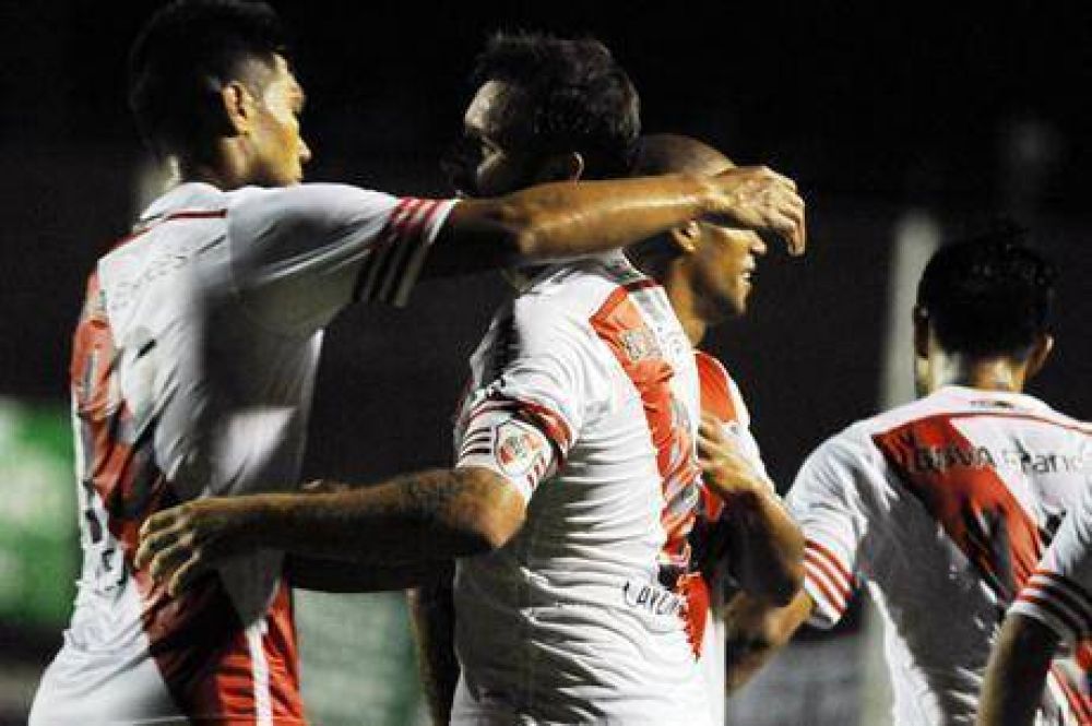 River gole� a Sarmiento 4-1 en Jun�n en la noche en que Teo Guti�rrez volvi� a festejar