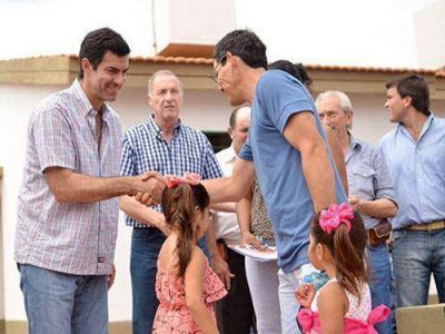Cincuenta nuevas familias de Apolinario Saravia cuentan con una vivienda propia.
