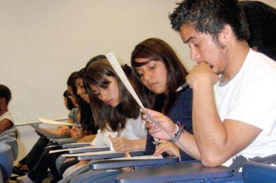 �Siete de cada diez estudiantes se forman en la escuela p�blica�