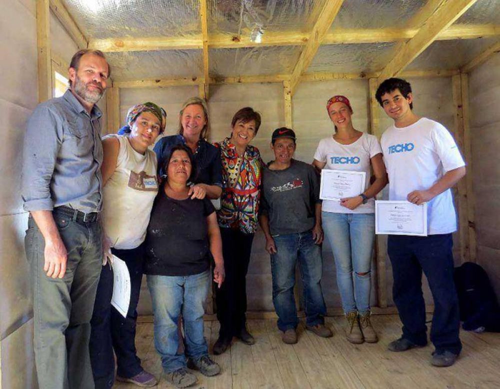 Techo finaliza la construcci�n de viviendas en Bariloche