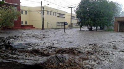 Cinco muertos, mil evacuados y 