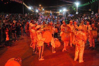 La comparsa Mar� Mar� de Entre R�os cierra los festejos por el carnaval en Quilmes