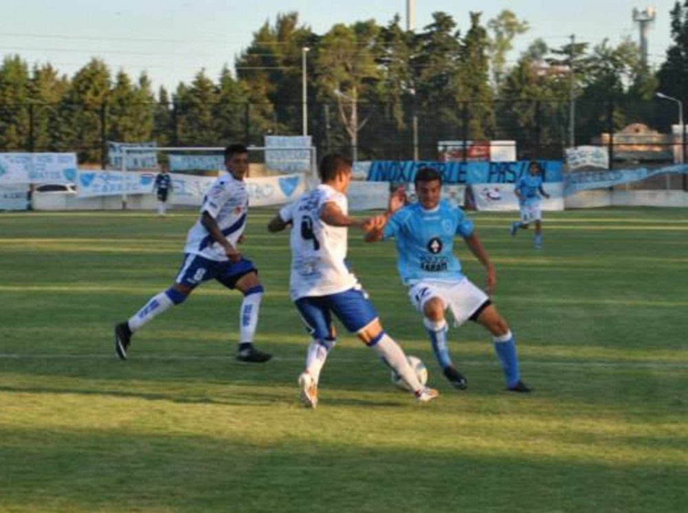 CADU PERDI� EN SU DEBUT, NO JUG� BIEN PERO TUVO TAMBI�N POL�MICO ARBITRAJE