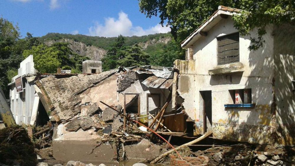 Confirman siete muertos por el tr�gico temporal en Sierras Chicas