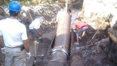 La fuerza del agua rompi� 12 puentes y un acueducto