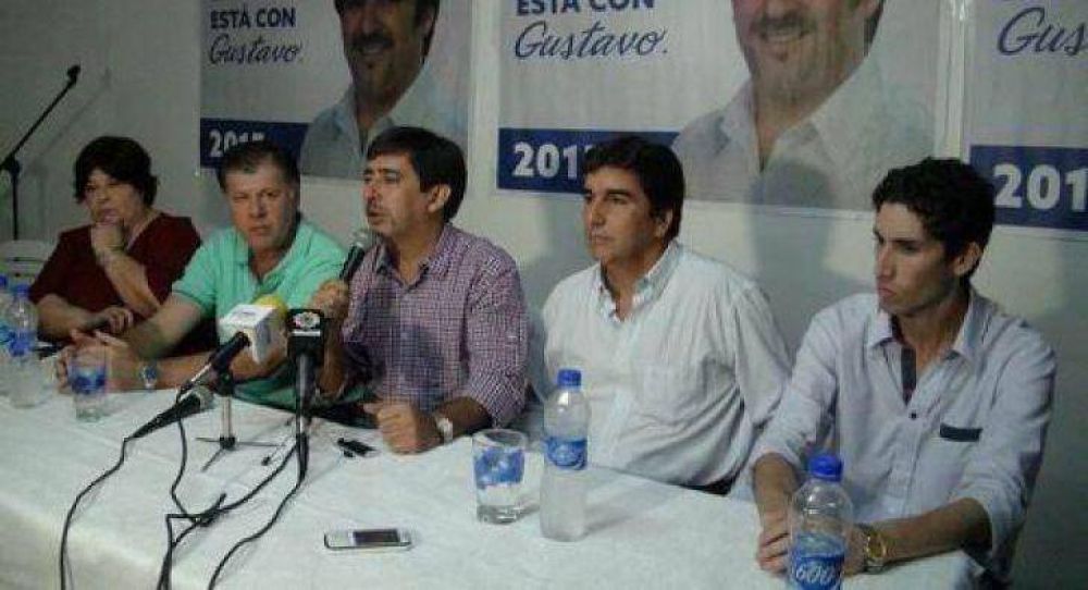 Gustavo desembarc� en S�enz Pe�a y dijo que no importan los nombres de la f�rmula