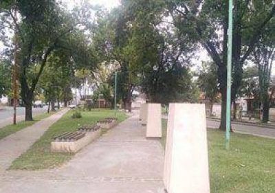 Reclamo vecinal para que vuelvan a colocar los bustos de los trovadores en la plaza