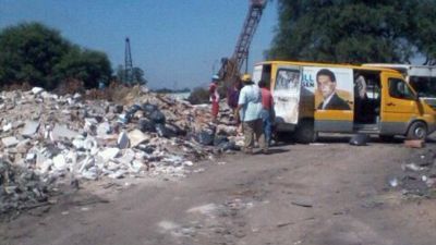 Gassenbauer pidi� disculpas porque sus colaboradores tiraron basura en un bald�o