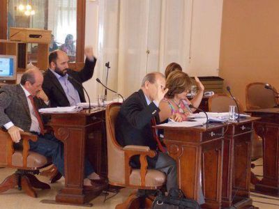 Cuestionan licitaci�n para transporte escolar