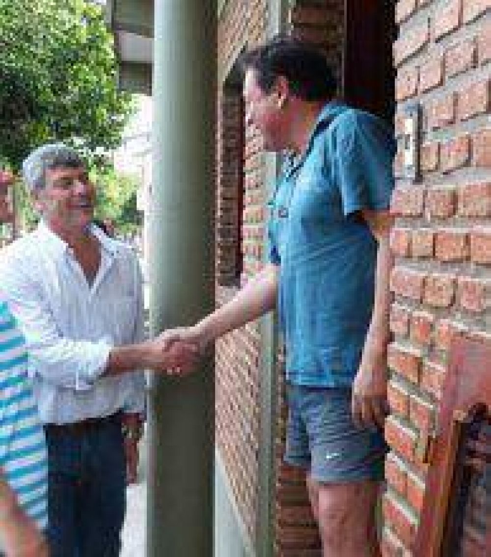 Buryaile, Olivera y Z�rate, en los barrios