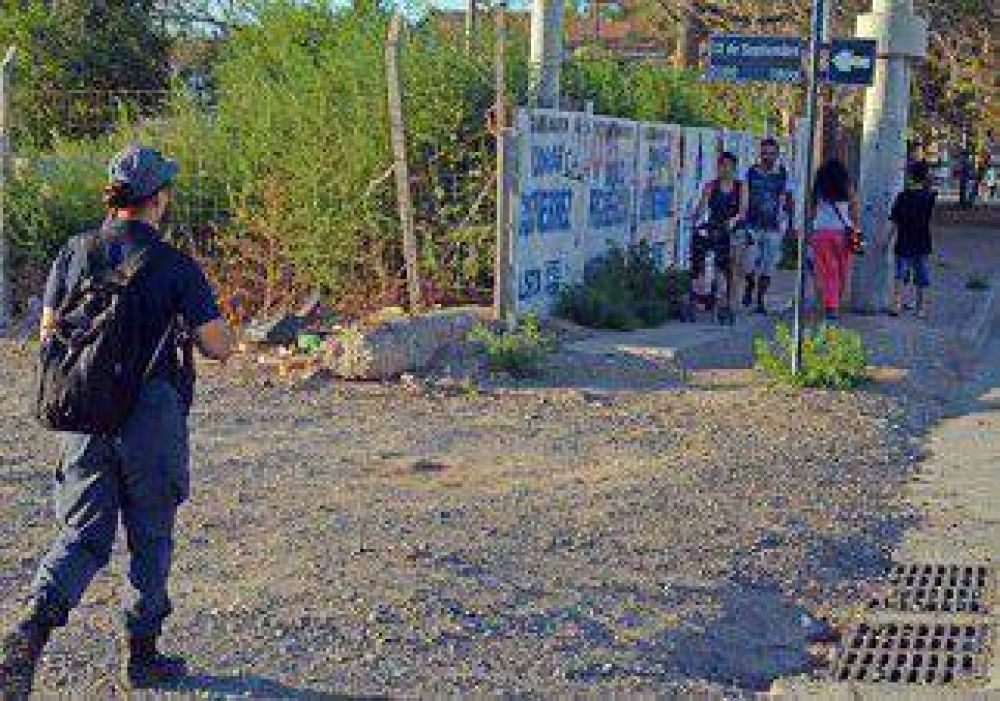 Borrachos atacaron con piedras a una mujer polic�a 
