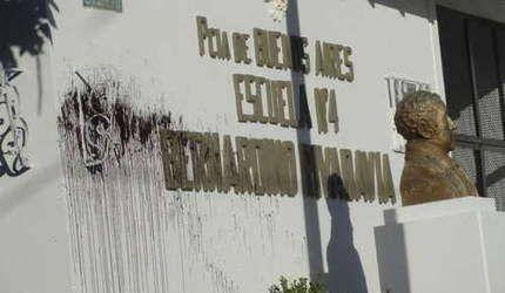 Repudian las pintadas en la Escuela N� 4