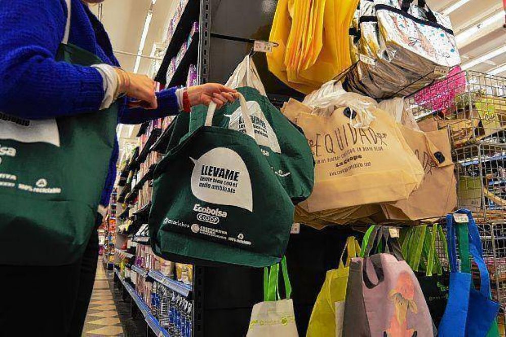 Comenzaron ayer las medidas de restricci�n de las bolsas camiseta