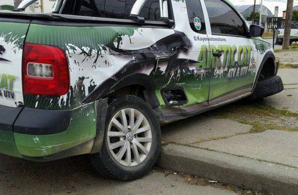 Violento choque entre dos camionetas