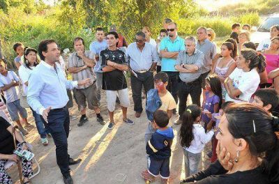 Sujarchuk inaugur� mil metros de veredas para el barrio Amancay