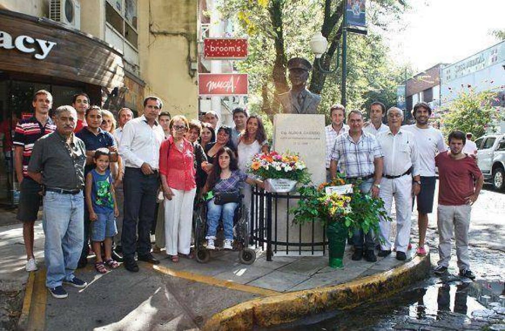Federico Gelay junto a vecinos homenajearon al capitn Garrido