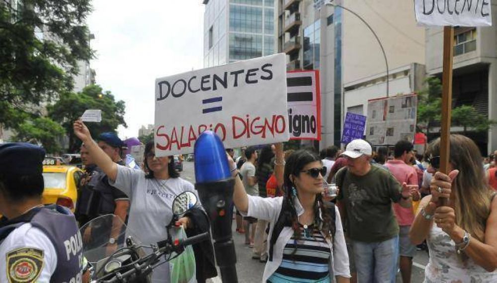 Los docentes debaten desde hoy la oferta salarial