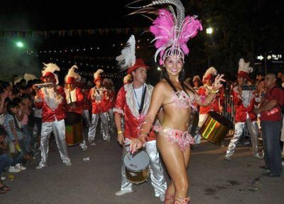 TODA LA CIUDAD DE LIMA EST� EN UNA GRAN FIESTA POR EL CARNAVAL