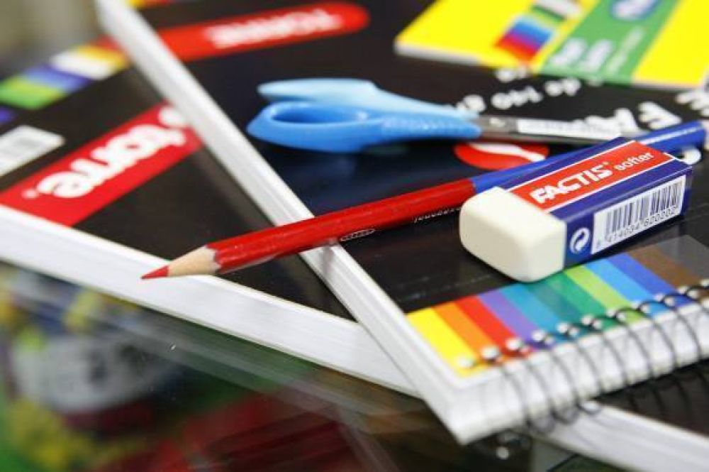 Provincia trabaja en un acuerdo de precios para �tiles escolares