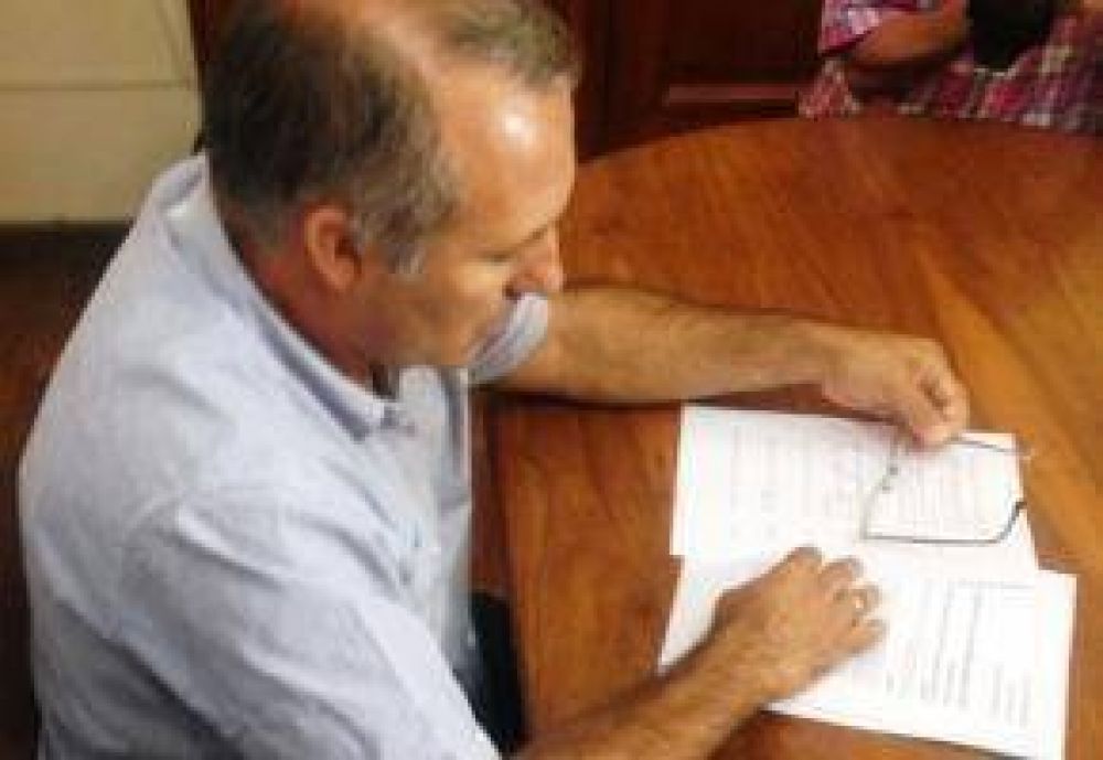 Reductores de velocidad, gr�a y cajas, reclamos de Manchone que nunca fueron atendidos