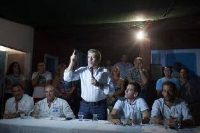 En un acto peronista, Cano respald� a Vargas Aignasse