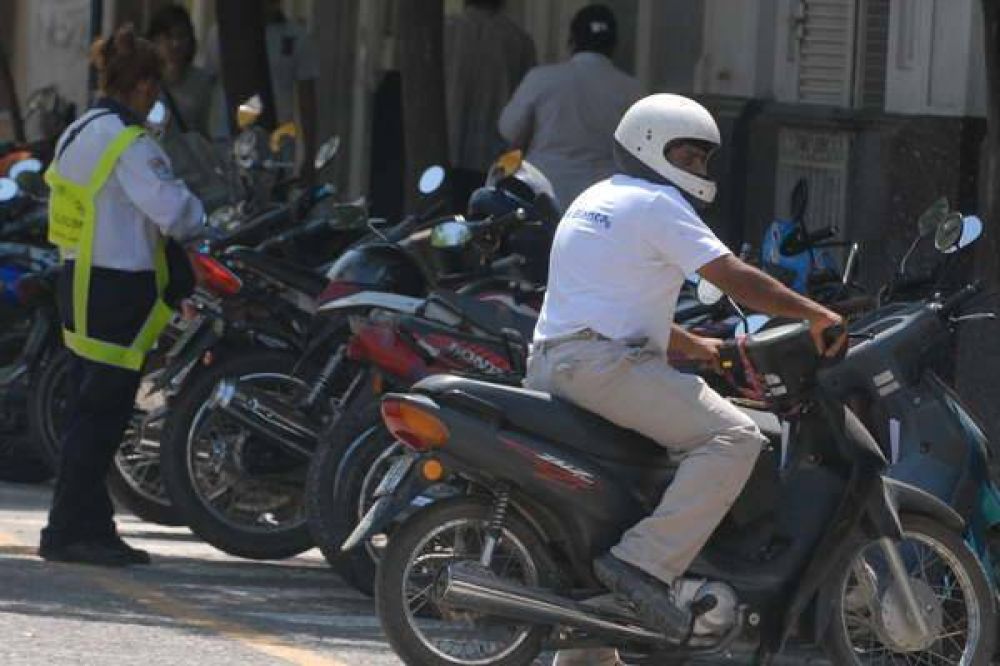 Controlar�n los motoveh�culos que estacionen en el casco c�ntrico