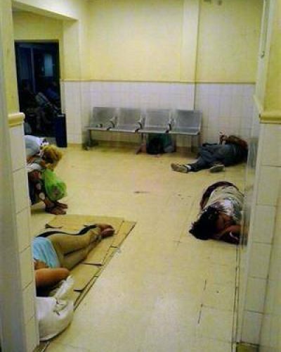 La guardia del hospital Ramos Mej�a, refugio de personas sin techo